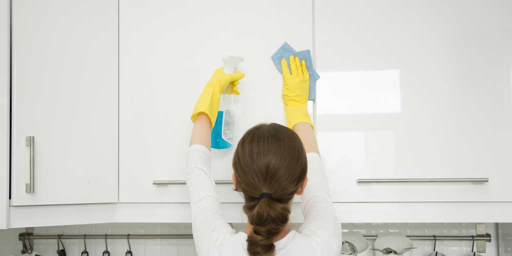 how-to-clean-oily-kitchen-cabinets