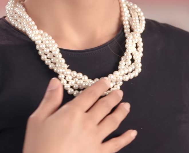स्टाइल-8 ways to style lon pearl necklace
