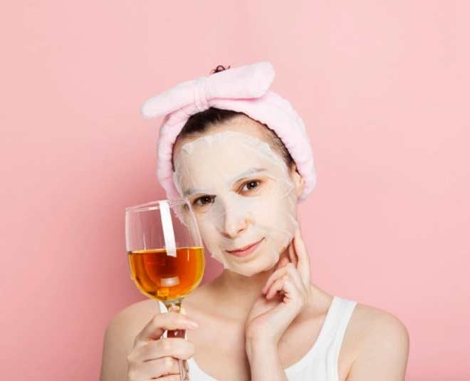 त्वचा की खूबसूरती बढ़ाएं wine for face