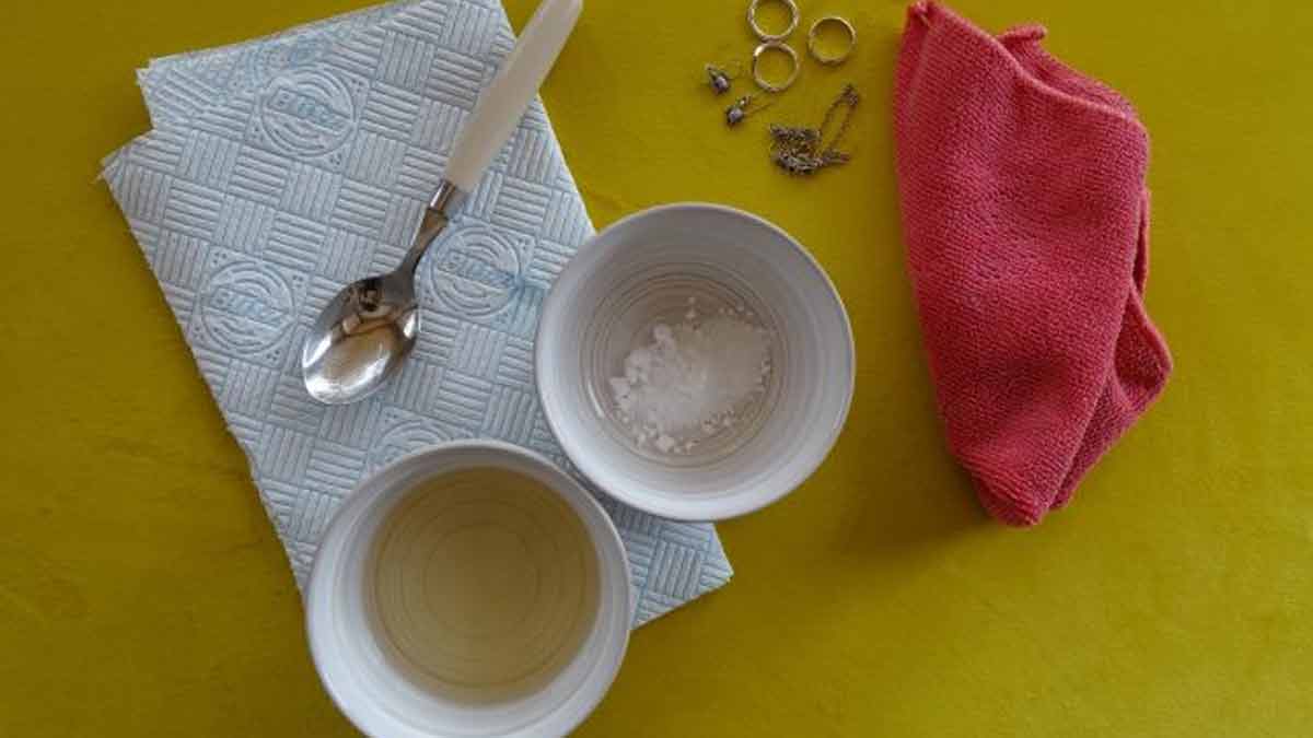 Detergent for nose ring cleaning