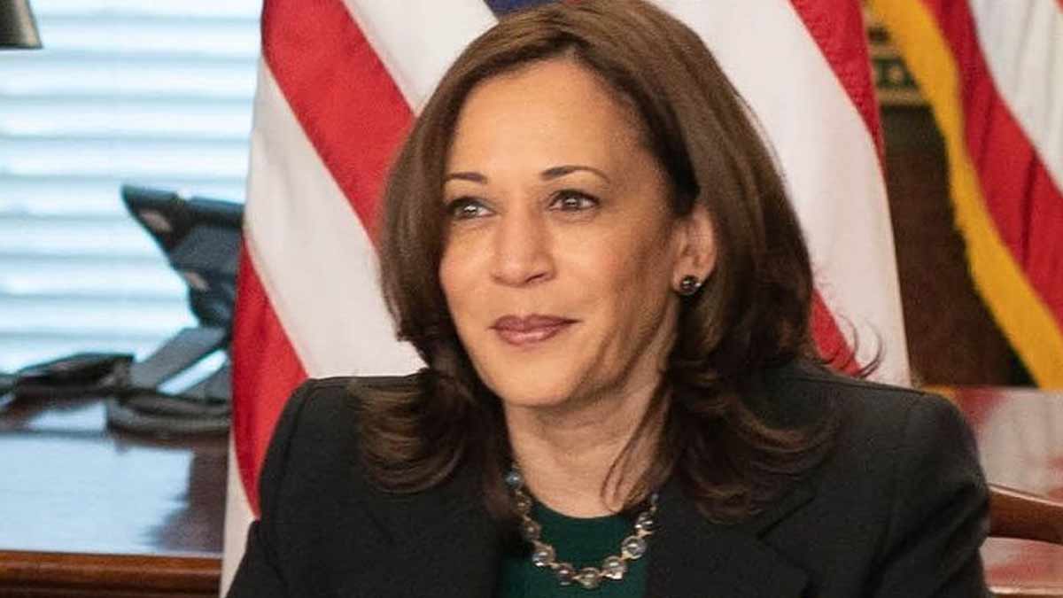 Indian Women in World Politics in Hindi ()