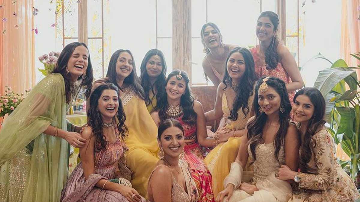 Mehndi  Ceremony  Me  Alia  Bhatt  Ki  Dress hindi