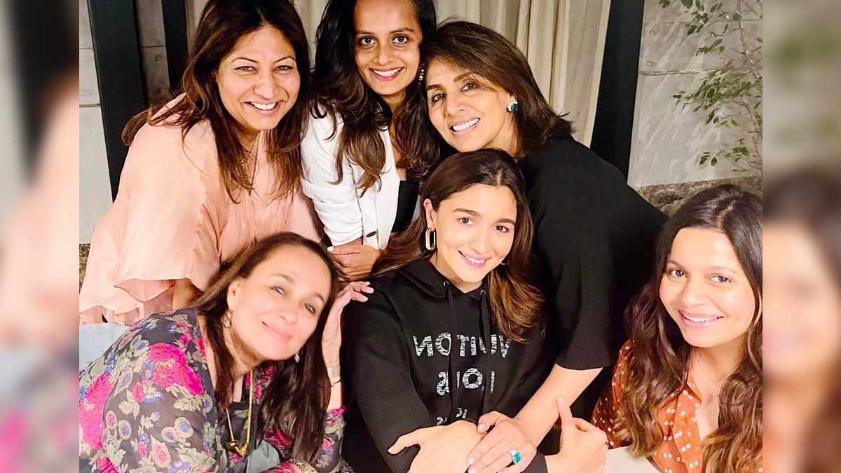 फैमिली फोटो alia and neetu bond