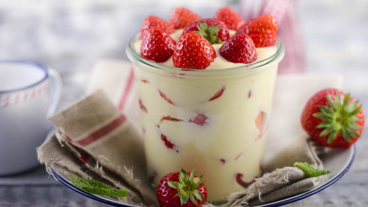 biscuit  fruit  custard  pudding