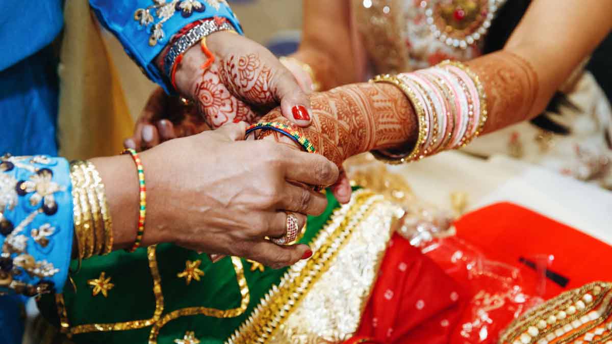 benefits-of-wearing-bangles-as-per-astrology-herzindagi