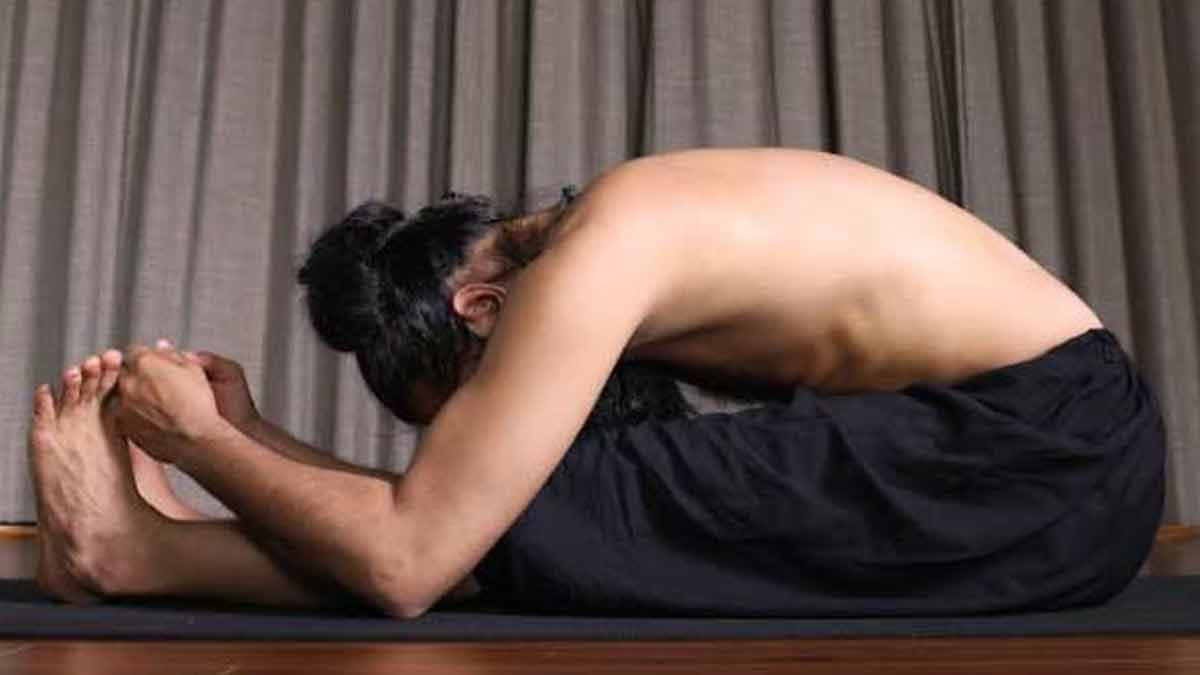 expert yoga tips for white discharge