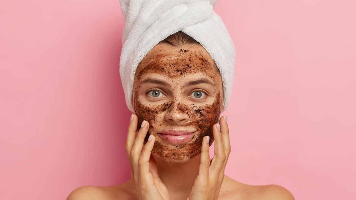 Try These Amazing Face Scrubs For Soft And Glowing Skin | HerZindagi