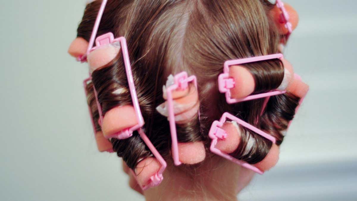 How To Use Foam Hair Roller For Curl बालों को घर पर कर्ल करने का तरीका जानें Baalo Me Curl Use