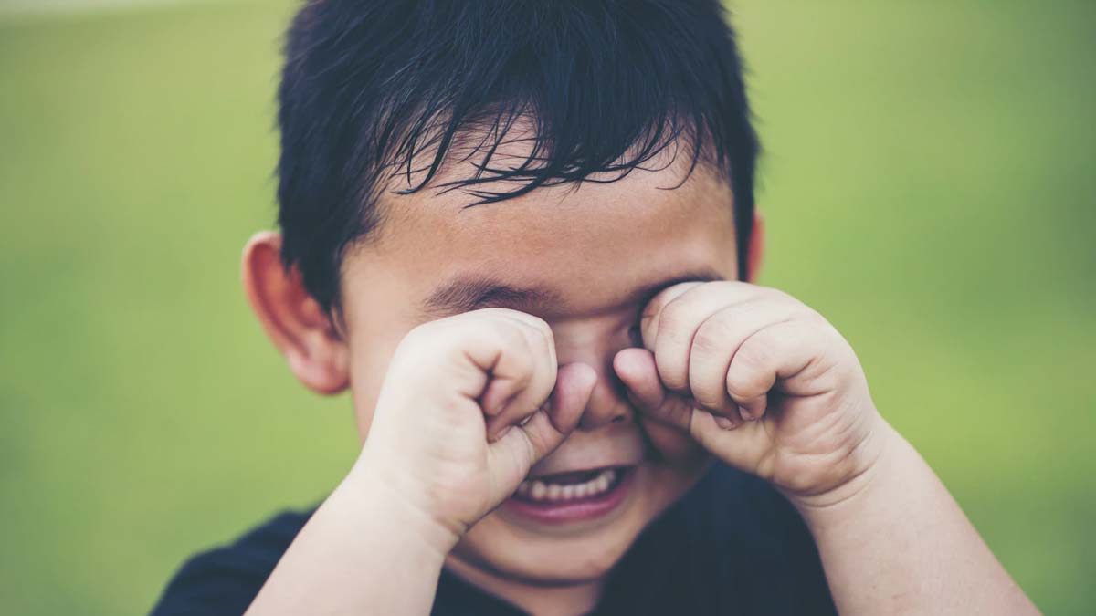 handle over emotional child in hindi