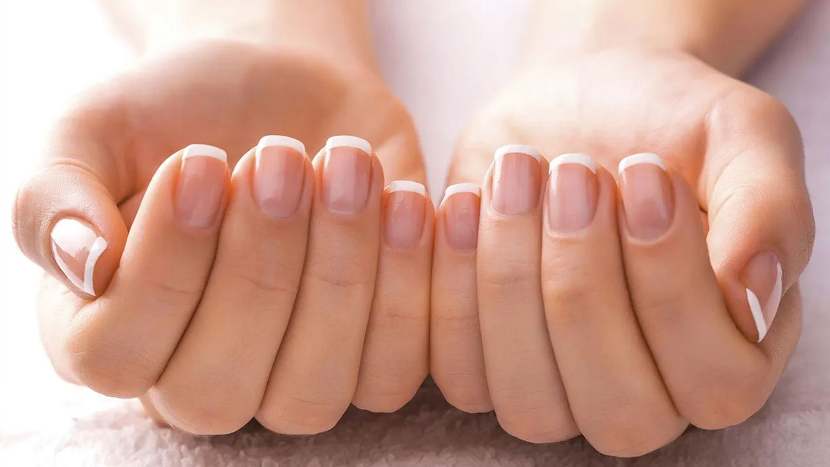 6 Home Remedies for Brittle Nails with Almond Oil | Makeupandbeauty.com