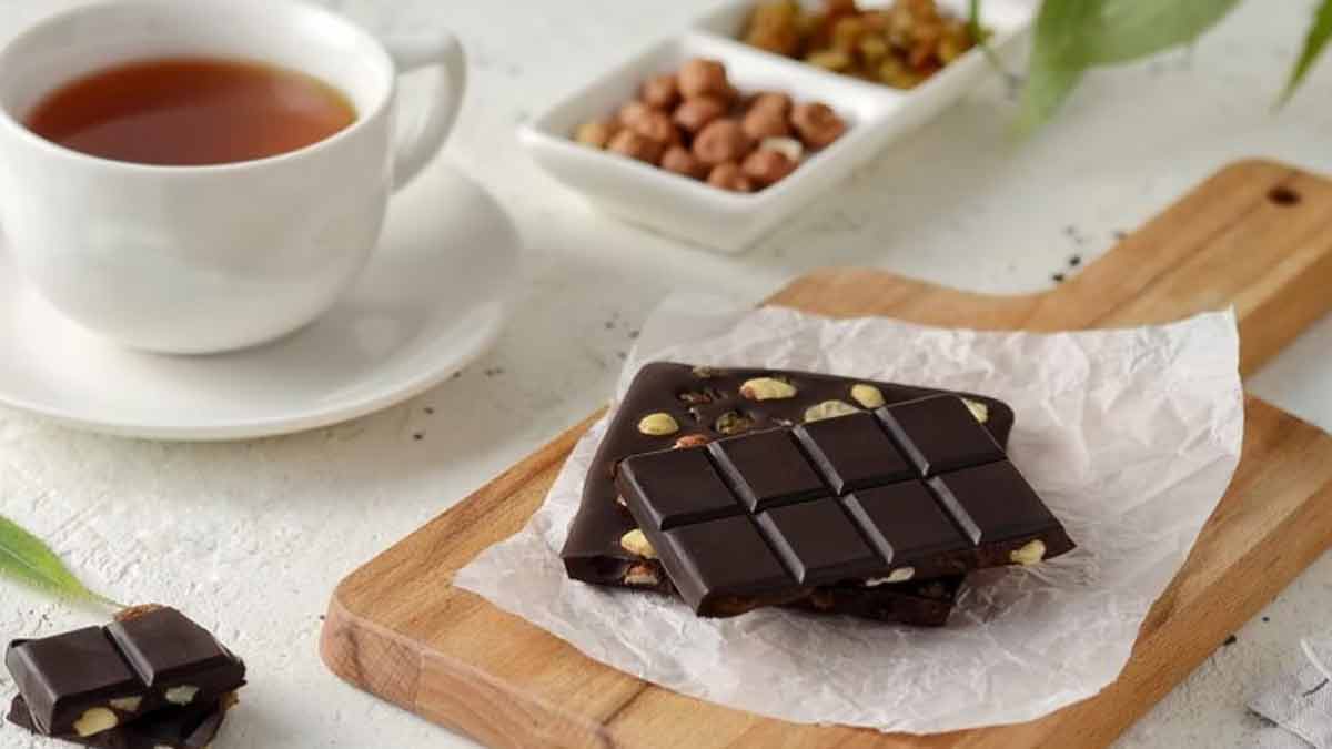 How To Make Chocolate At Home In 10 Minutes!How To Make Chocolate At