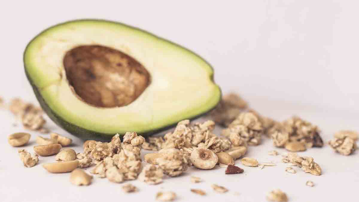 honey avocado lip mask