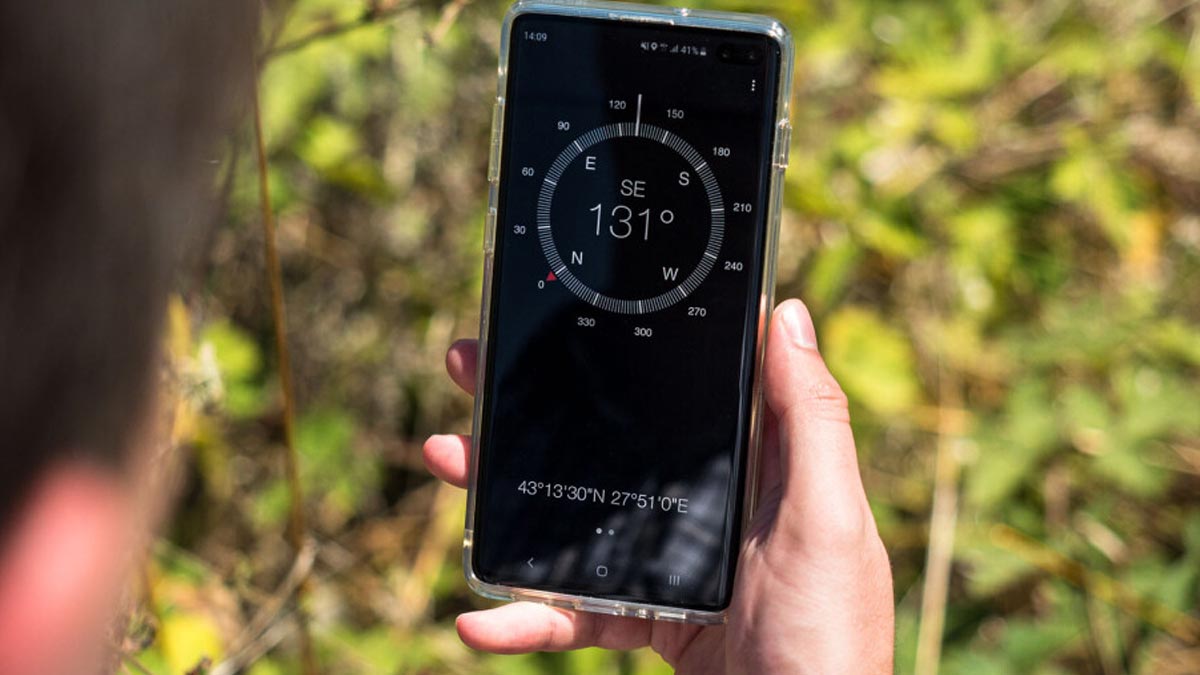 how to use mobile compass to find direction inside 
