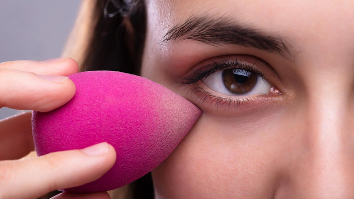 Should You Use Dry Beauty Blender Geele Beauty Blender Ke Kya Fayade
