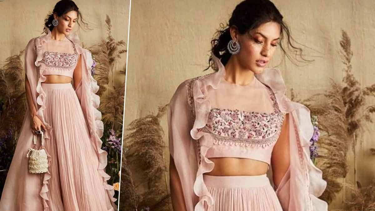 Ways To Drape Your Lehenga Dupatta For This Wedding Season!