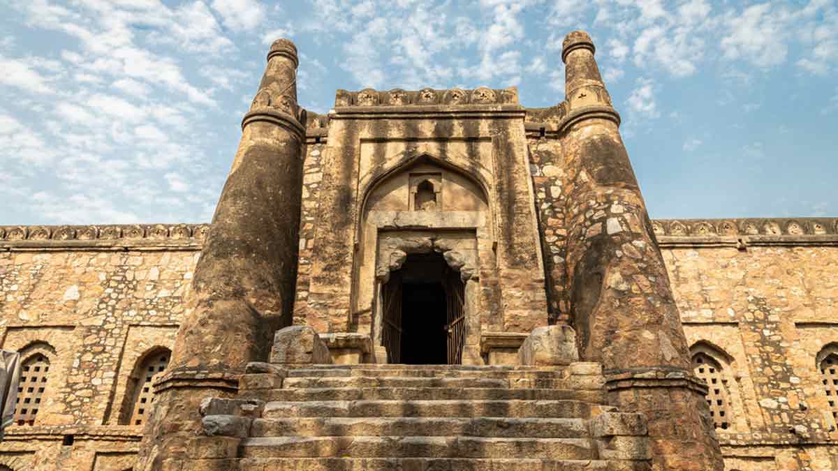 khirki mosque