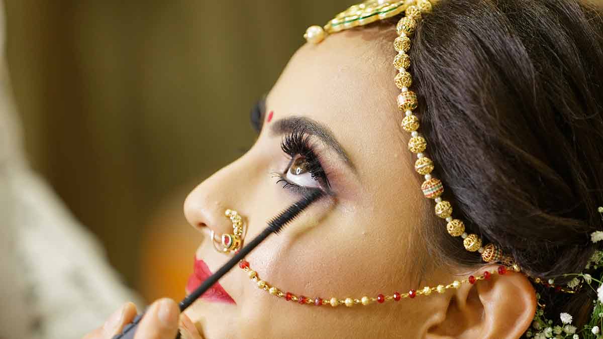 How To Find The Best Makeup Artist For Your Wedding?How To Find The