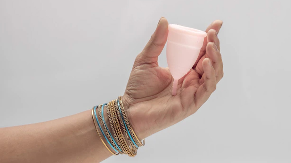 How To Swim On Your Period With A Pad पीरियड्स के दौरान स्विमिंग कैसे