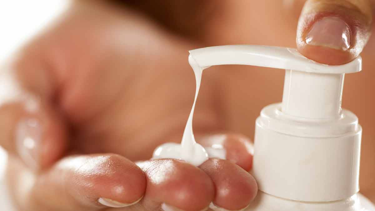Simple Moisturizer for Dry Skin| स्किन को 1 हफ्ते में कैसे करें ठीक| Garmi  Me Kaun Sa Moisturiser Hoga Best | 3 common moisturiser mistakes that may  harm your skin | HerZindagi