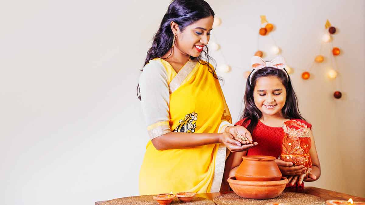 The Aroma Factory Happy Durga Pooja Puja Pujo Gift Hamper Set (Swad Mix 25  Candy, Incense Durga Agarbatti, Chandan Dhoopbatti, Card) Jute Bag :  Amazon.in: Home & Kitchen