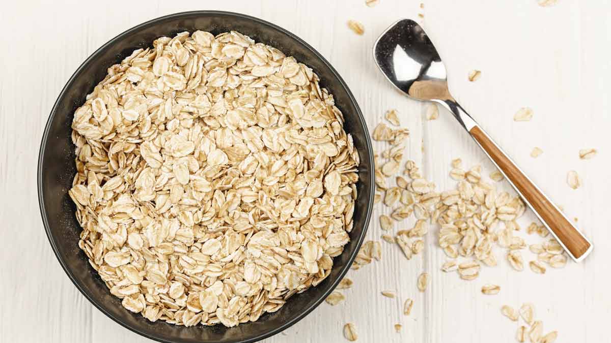 remove whiteheads with oatmeal