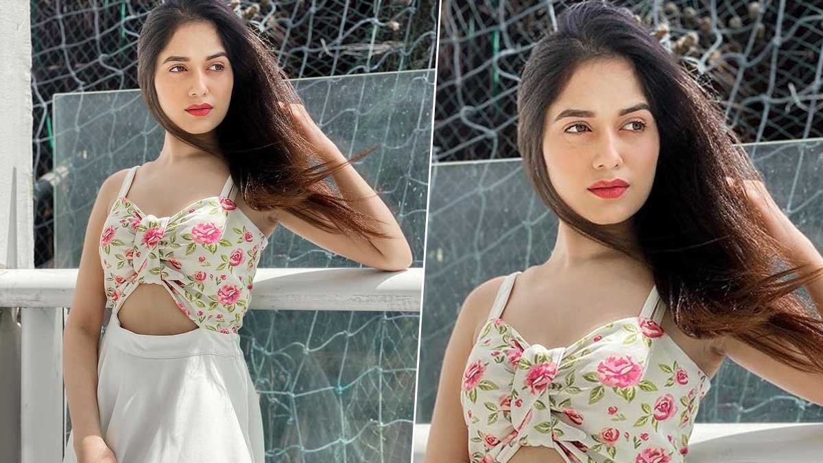 अटैच स्कर्ट एंड टॉप skirt and top look