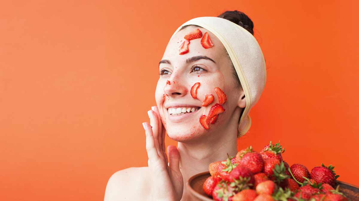 strawberry face masks for glowing skin main