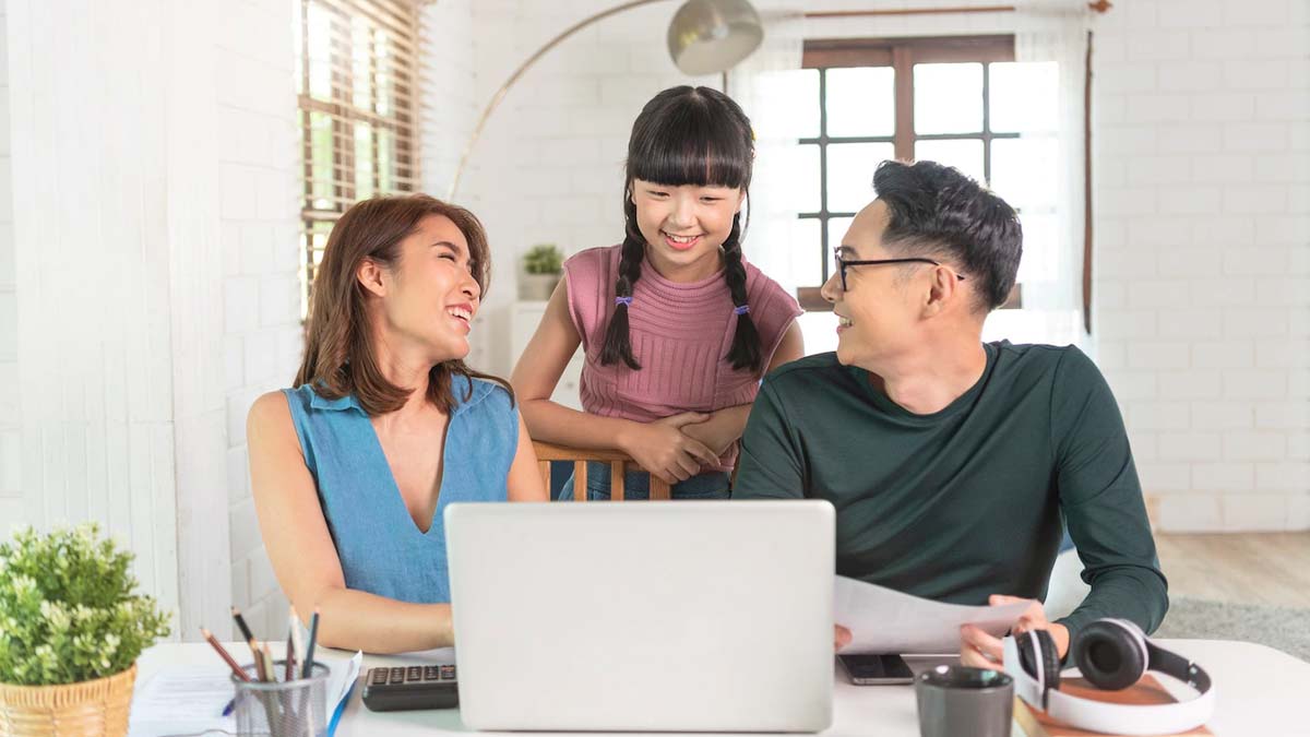 tips to handle over emotional child in hindi