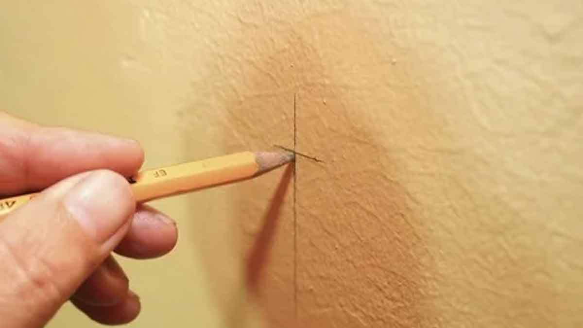 tips to hang heavy picture frame on wall inside 