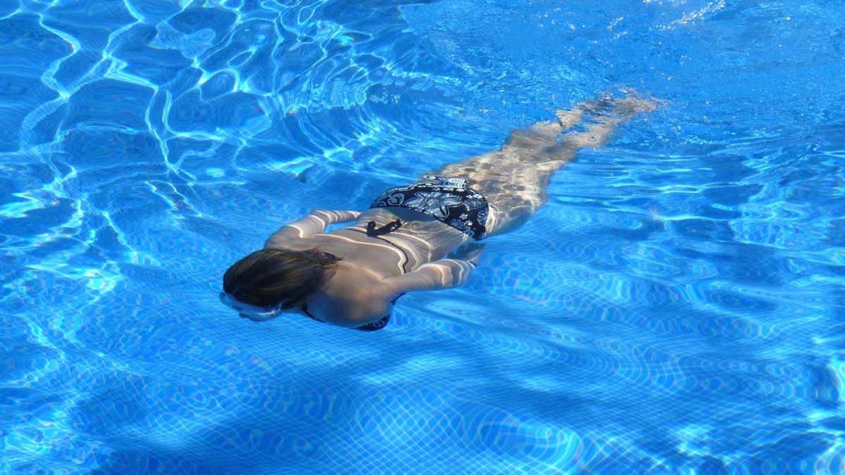 tips to protect skin from chlorine water while swimming