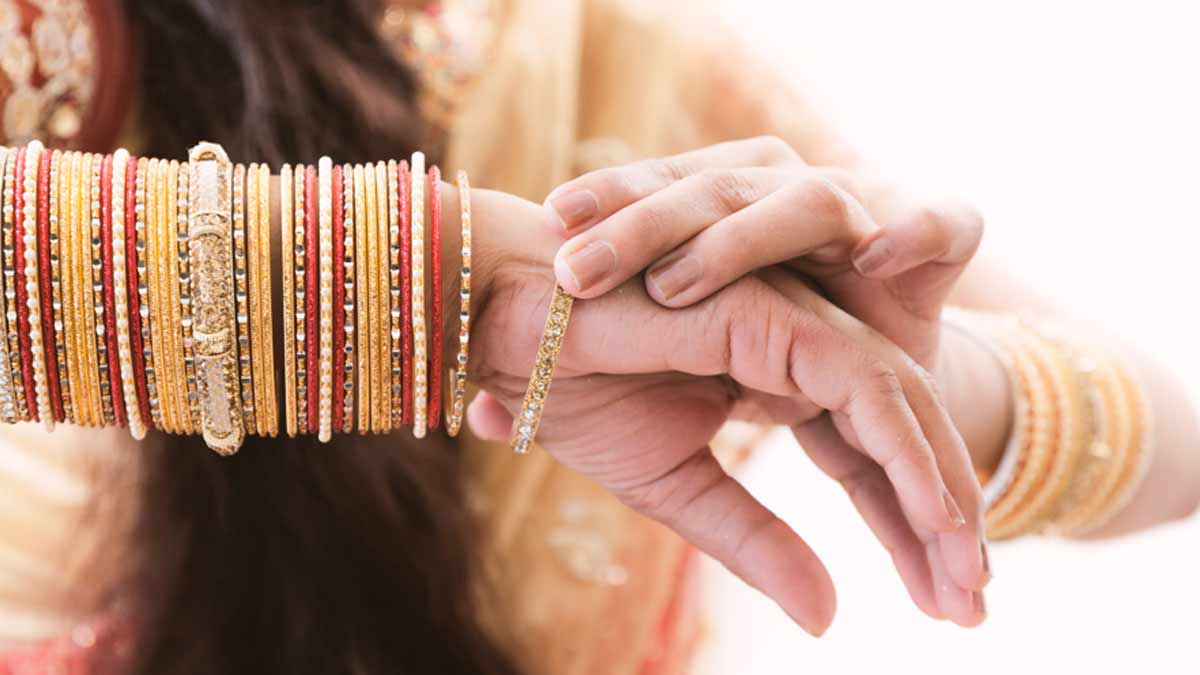 wear  bangles  without  pain
