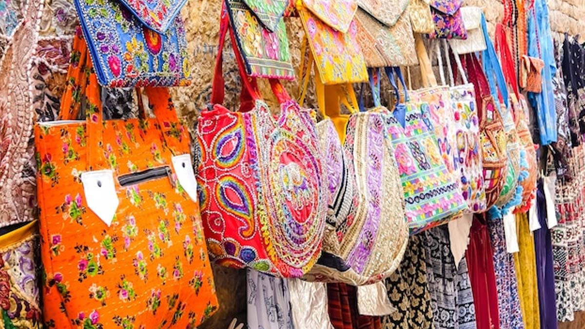 Cheap Market in Noida नोएडा मार्केट Noida Mein Street Market best