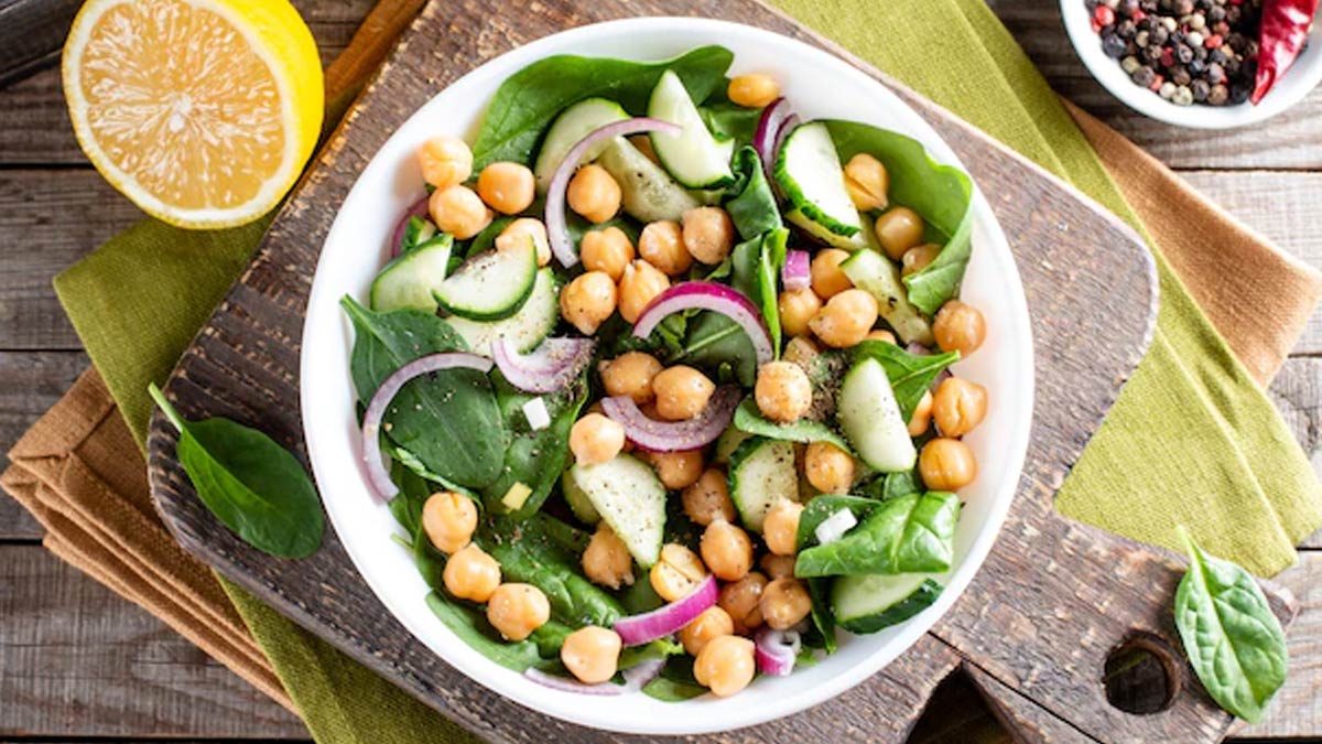 Chickpea Salad With Spinach