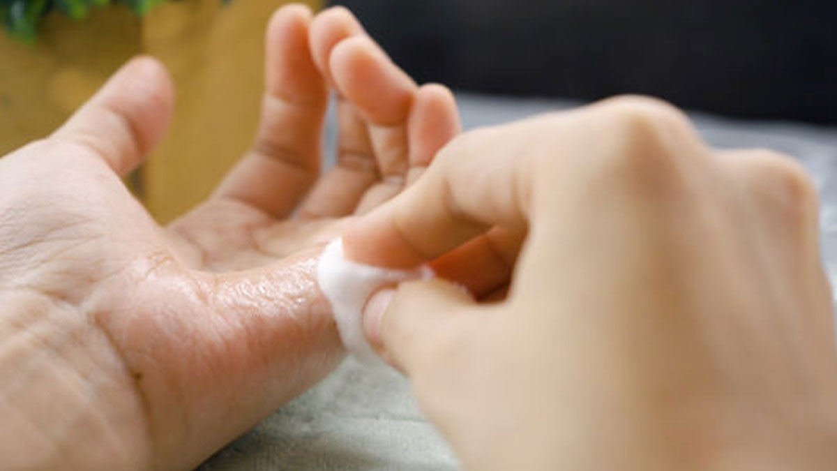 Glue Removing Tips From Hands at home