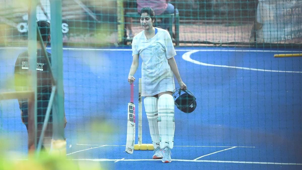 Janhvi Kapoor Practised With Cricketers