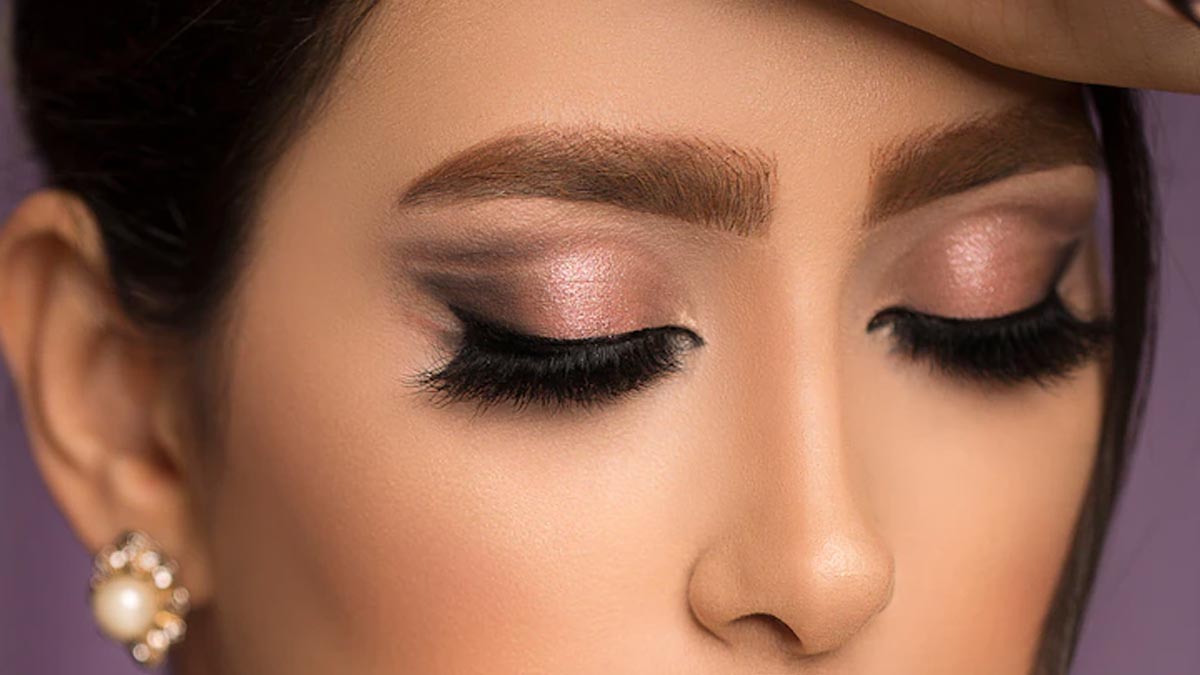 Makes Eye Makeup Creaseless