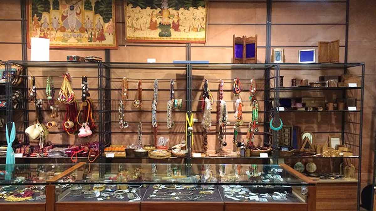 National Crafts Museum In Delhi in hindi