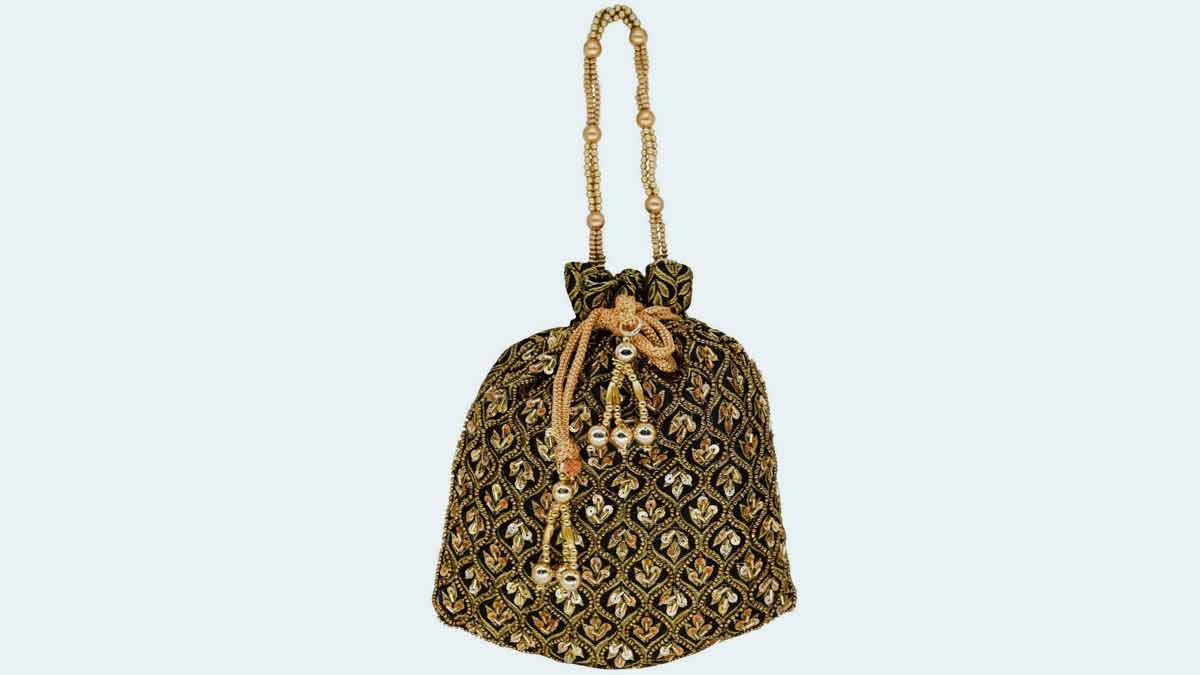Teej,हरियाली तीज के मौके पर खरीदें हैंडमेड पोटली - buy handmade potli bag  on the occasion of teej - Navbharat Times