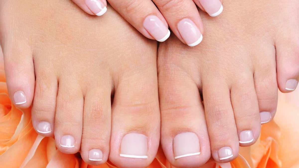 Pure feet. Педикюр френч оранжевый фото. Французский педикюр босиком на полу. Лак PUREFEET.