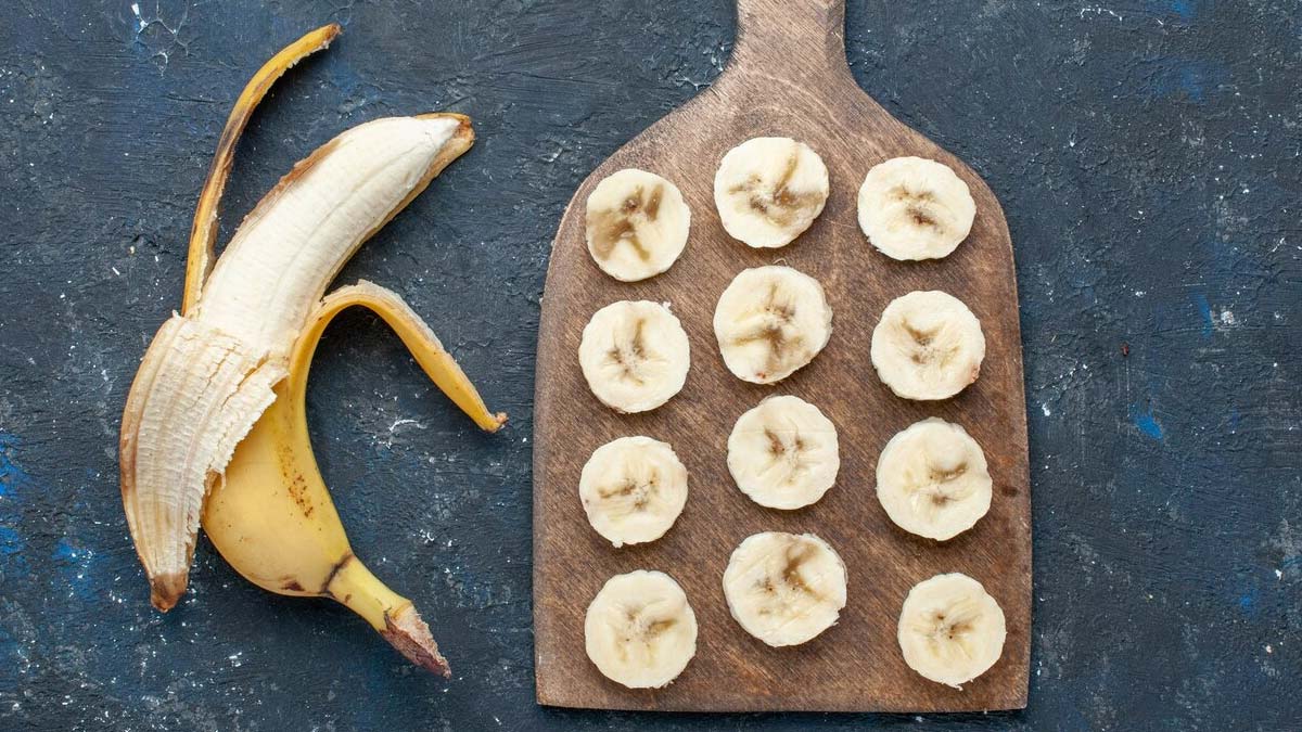 banana and guava fruit pack for skin brightening