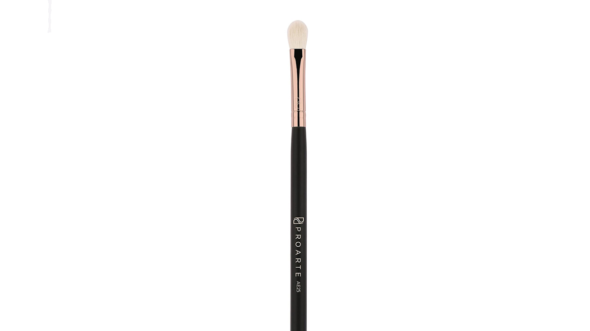 blending eyeshadow brush