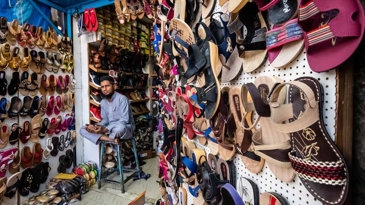 cheap market of shoes