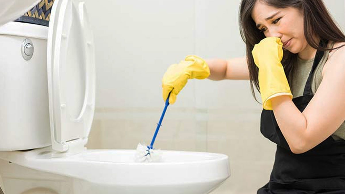 hacks to get rid from bathroom smell