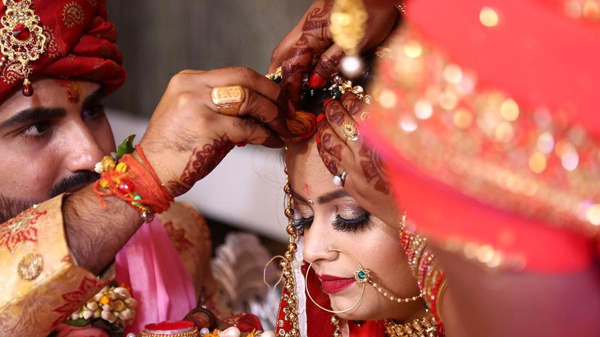 how to apply sindoor in astrology