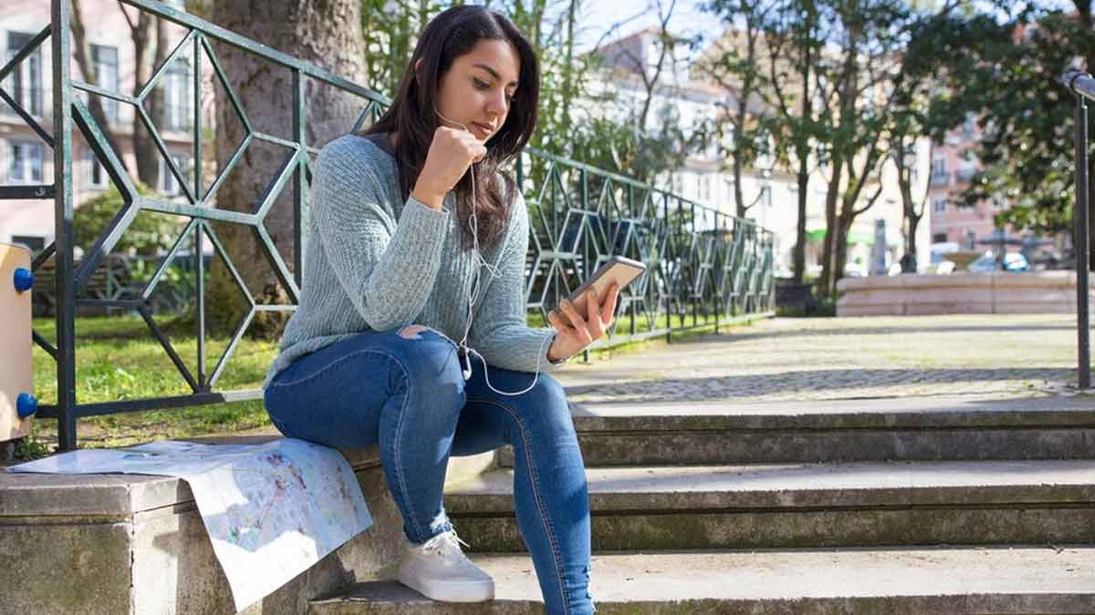 how to clean headphone jack