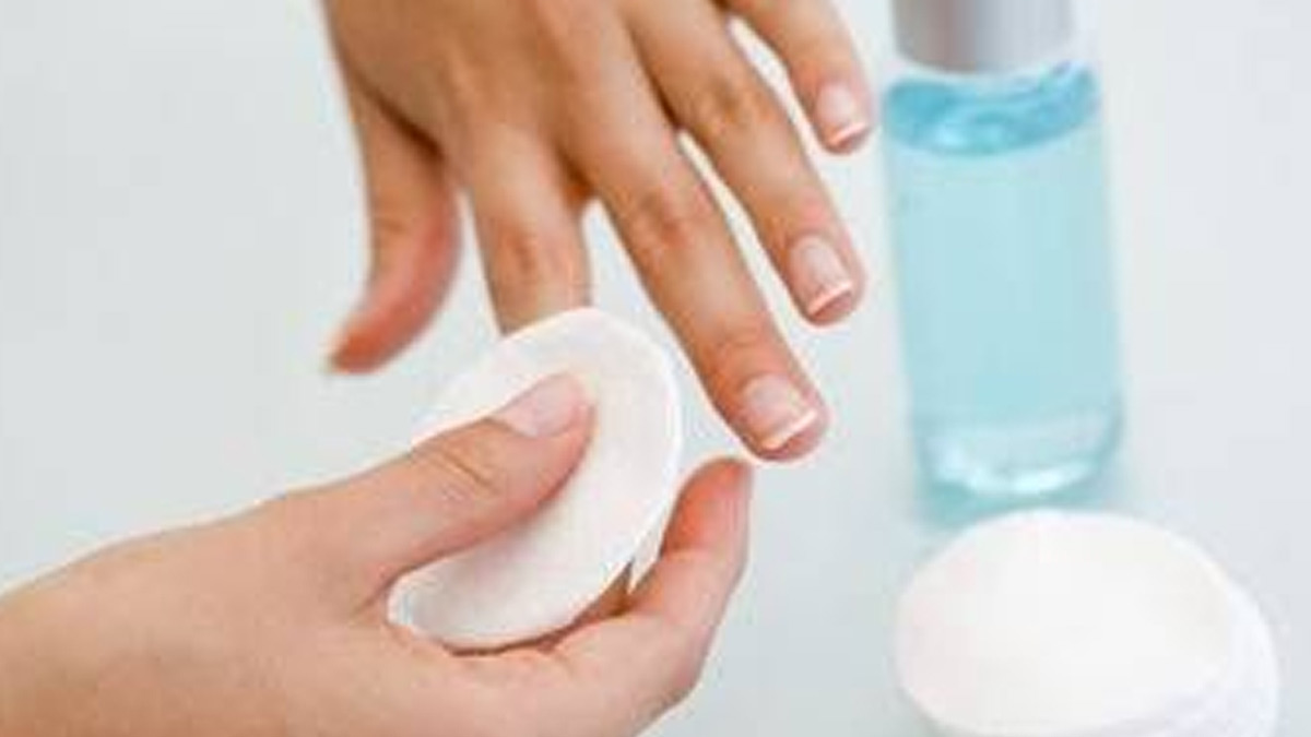 how to clean stain from nail paint remover
