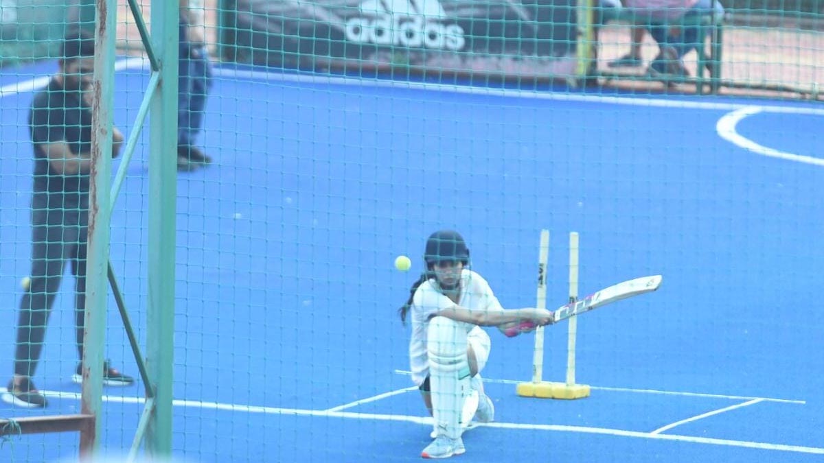 janhvi kapoor play cricket mr and mrs cricket