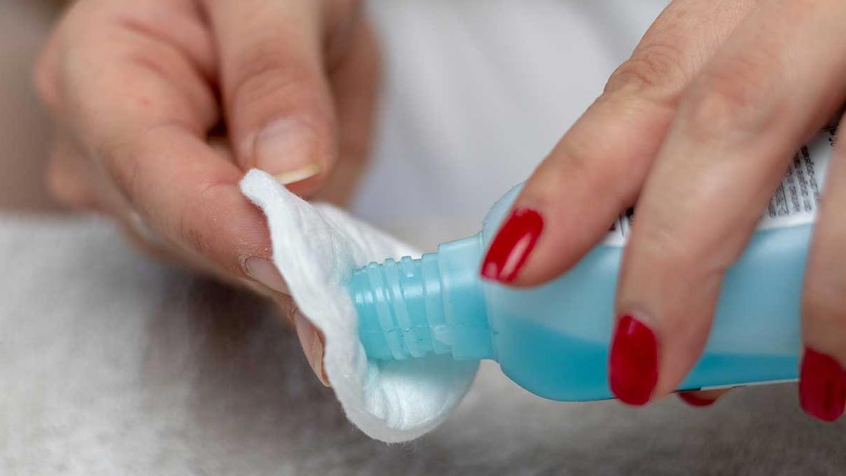 Uses Of Nail Paint Remover नेल पेंट रिमूवर का इस्तेमाल Nail Paint