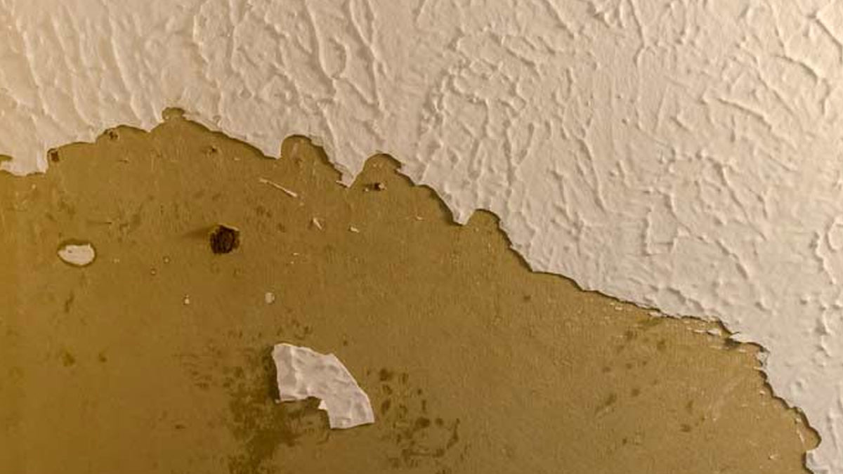 seepage in wall during monsoon