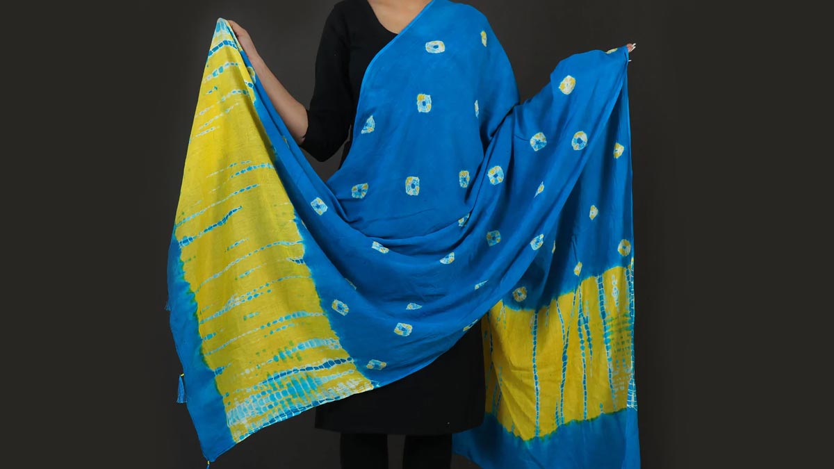 लड्डू प्रिंट tie and dye dupatta designs styling tips